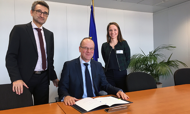 Euratom signs extension of the GIF Framework Agreement, November 2016