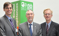 (L-R) Serge Dupont, Deputy Minister of Natural Resources Canada and  Chair of the HLG-MR; OECD/NEA Director-General Luis Ech&aacute;varri; Harrie Seeverens, Ministry of Health, Welfare and Sport,  Government of Netherlands and Vice-Chair of HLG-MR.